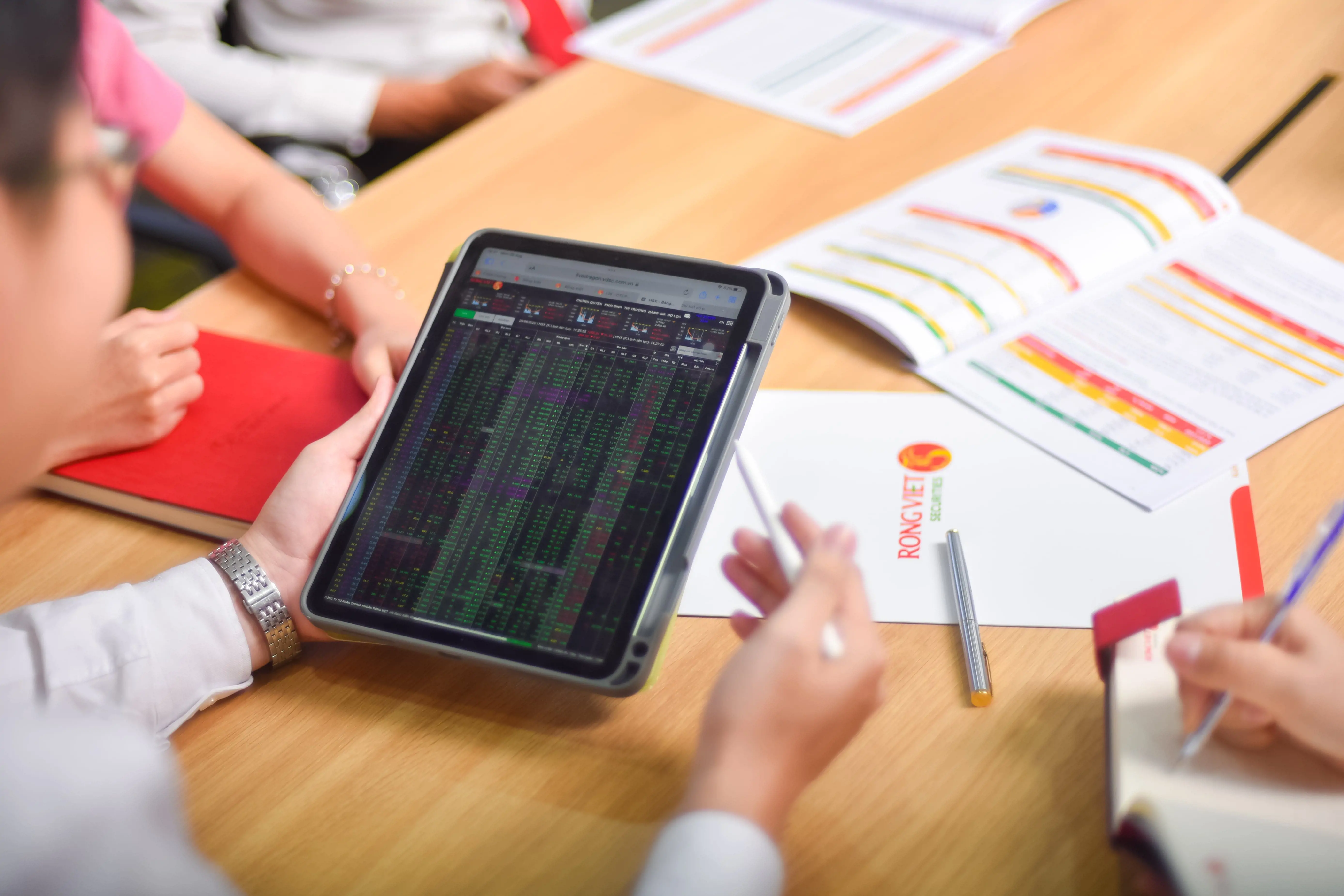 kết quả kinh doanh công ty chứng khoán