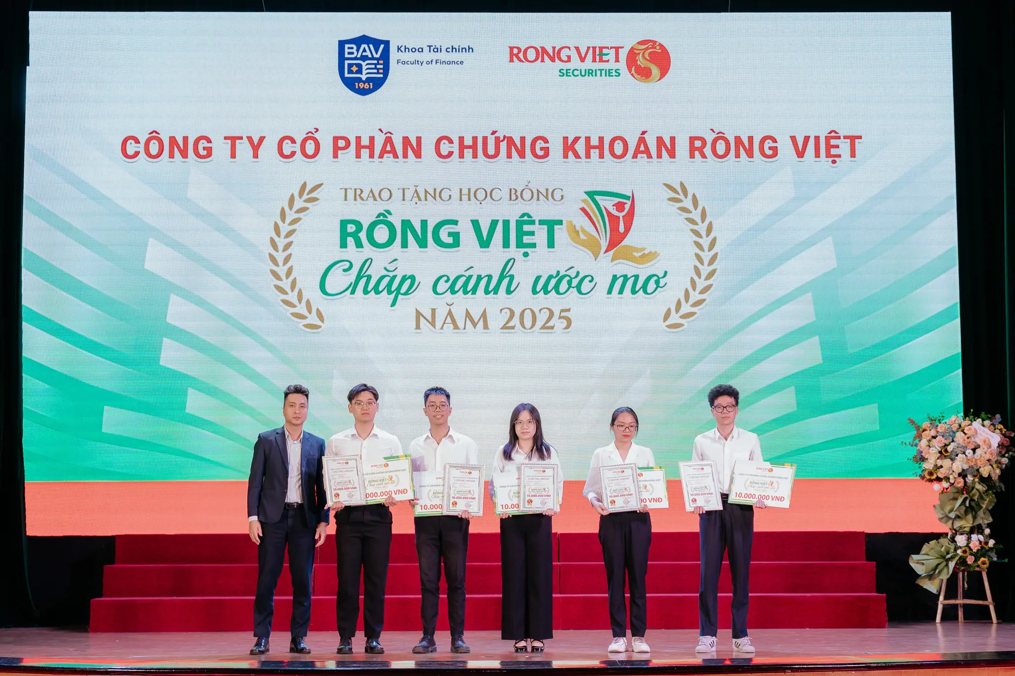 học bổng rồng việt 2025