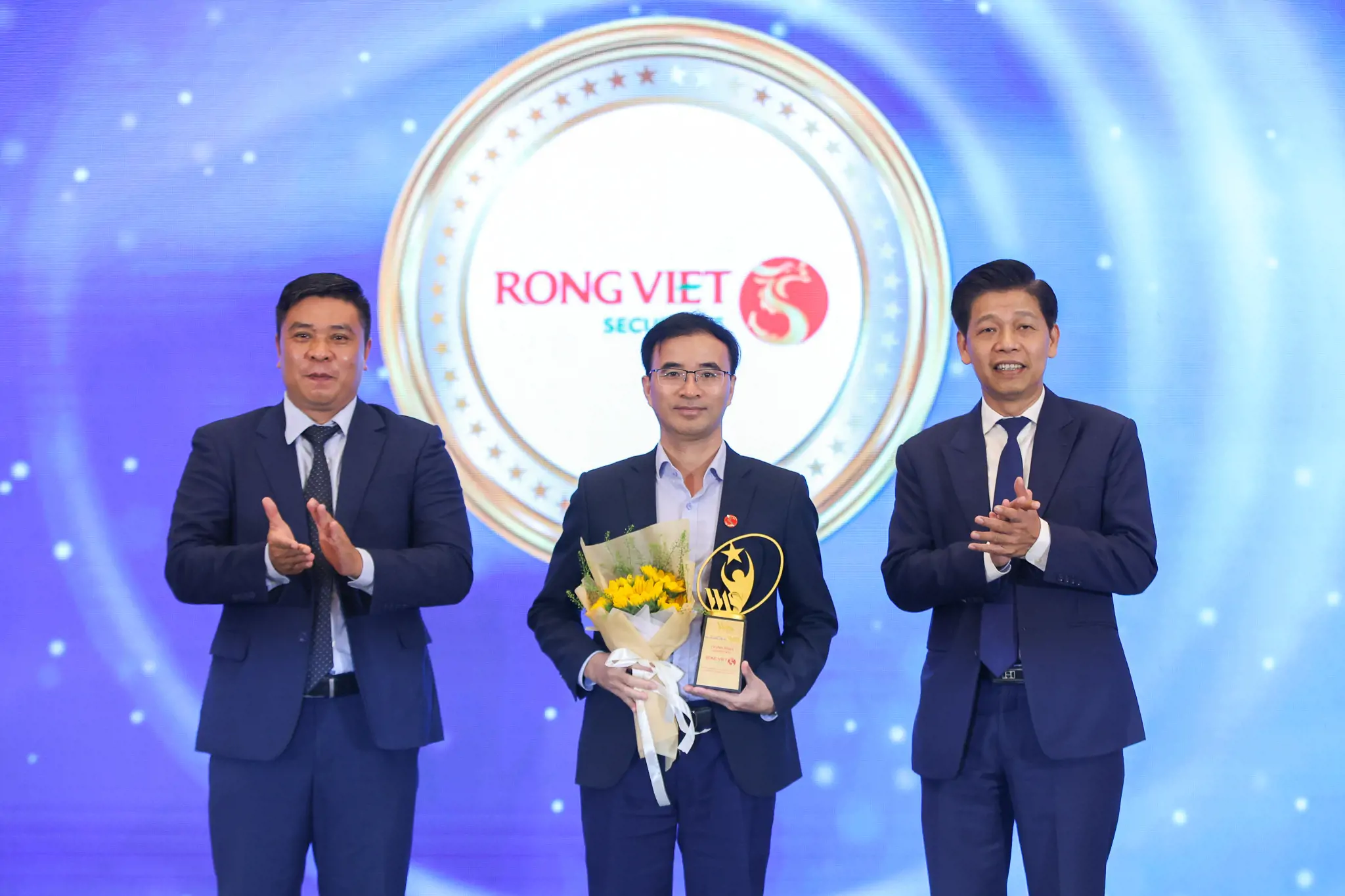 chung khoan rong viet nhan giai VWAS 2025
