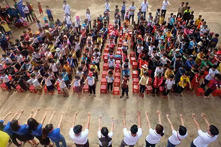 CBNV Rồng Việt hoạt náo các trò chơi cho các em học sinh trường Nguyễn Đức Cảnh - Đắk Lắk