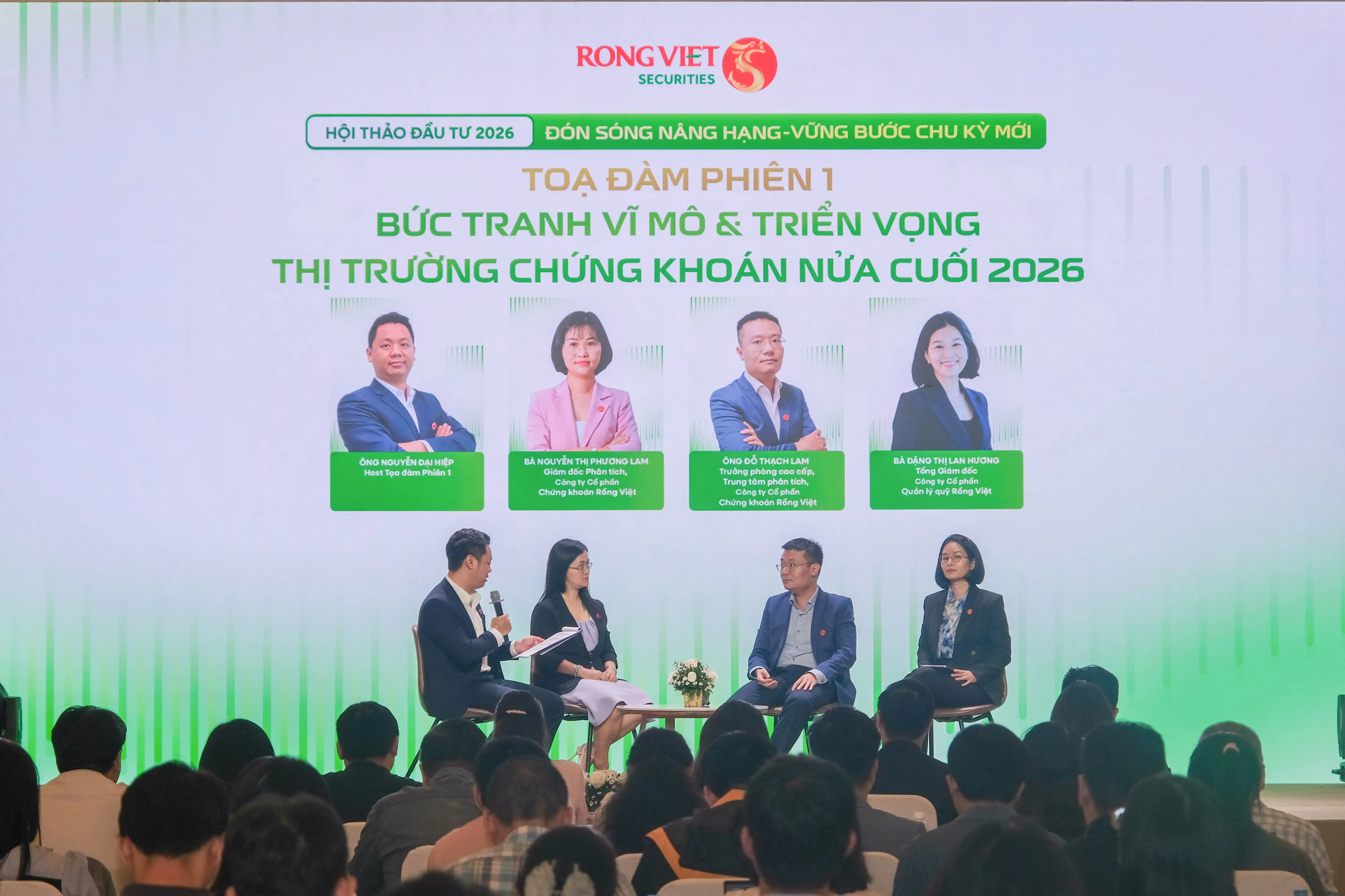 Hội thảo “Đón sóng nâng hạng - Vững bước chu kỳ mới”