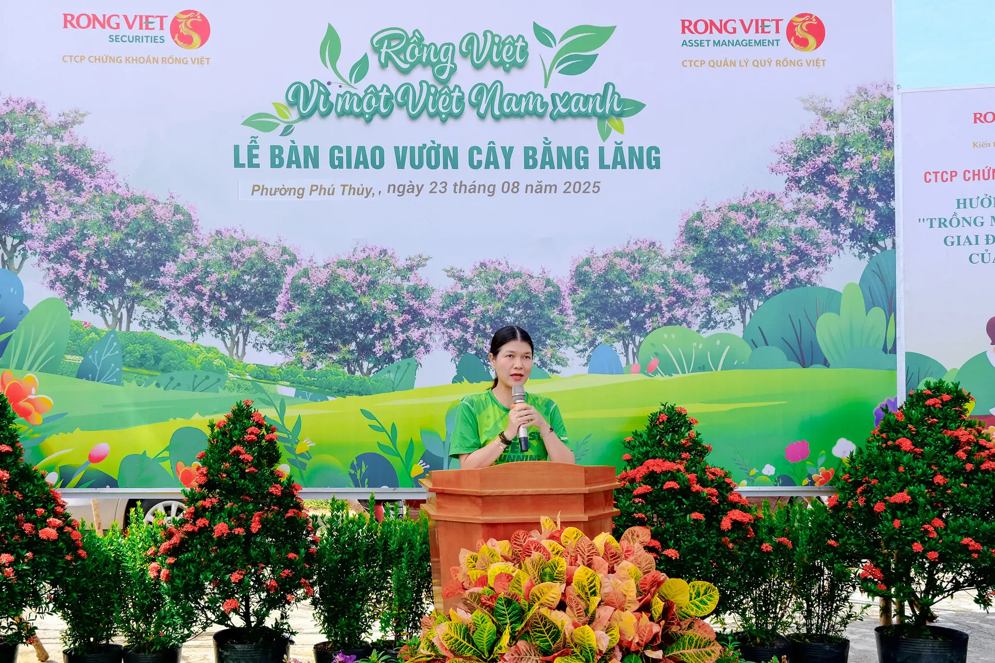 Bà Nguyễn Thị Thu Huyền - Thành viên Hội đồng quản trị kiêm Tổng Giám đốc Rồng Việt phát biểu tại buổi lễ 