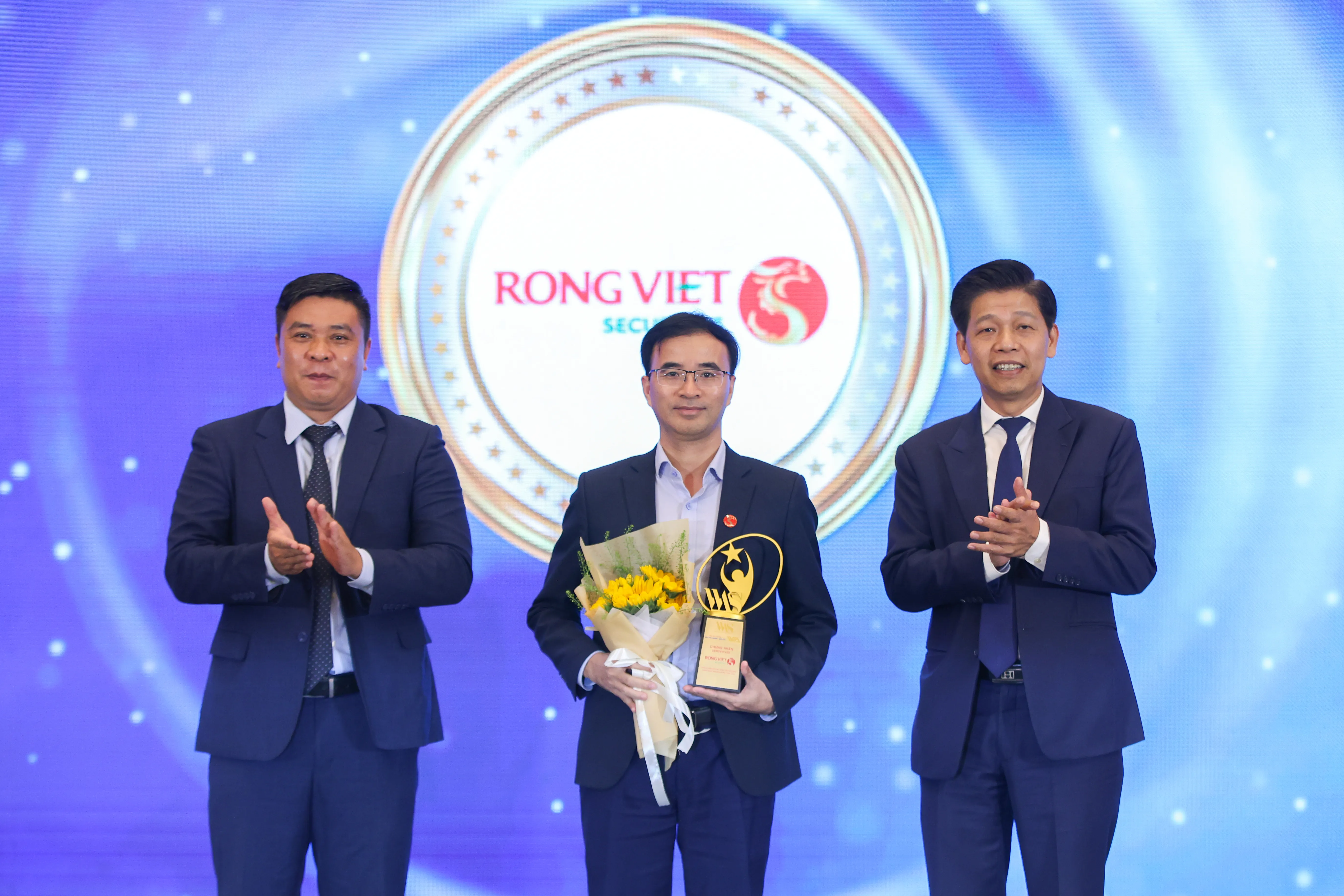 chung khoan rong viet nhan giai VWAS 2025